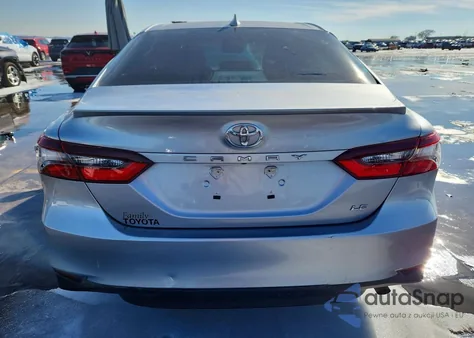 2022 Toyota Camry Le z USA, uszkodzony, nr VIN 4T1C11AK6NU696181